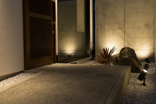 効果的な照明が、ムーディーな雰囲気を演出