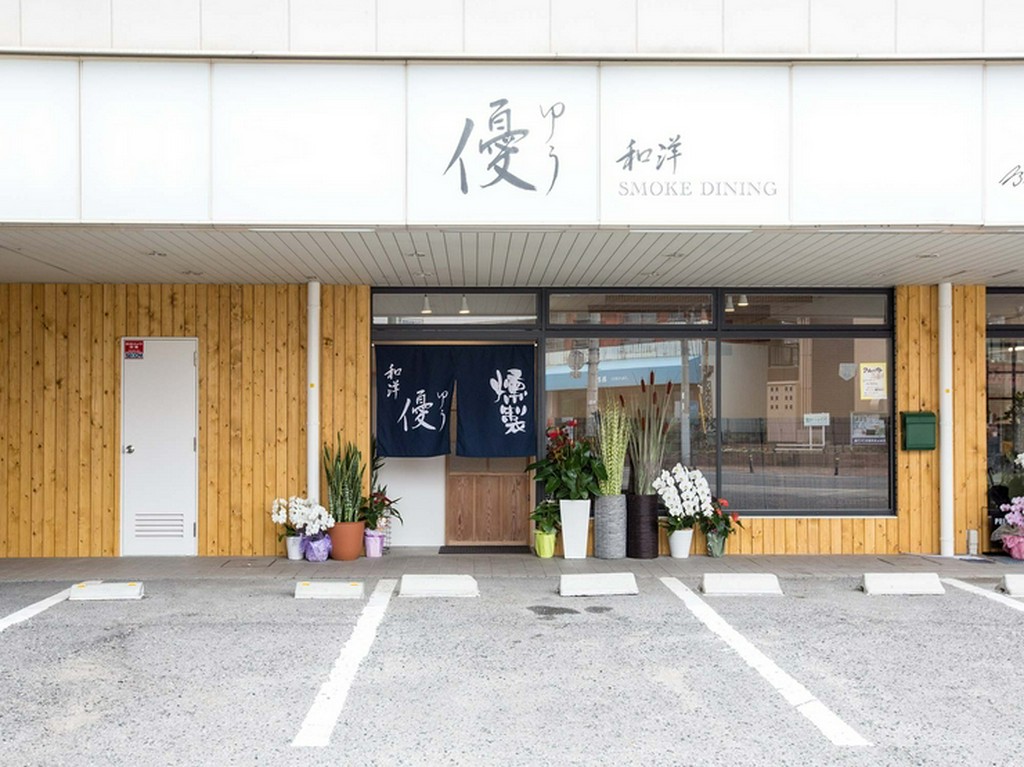 南海高野線千代田駅より徒歩3分。駐車場も完備