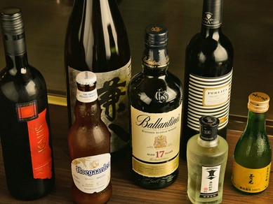 世界各国から選りすぐったお肉に合うワイン