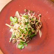 秋から冬へと季節が巡れば、ジビエ料理が提供されます。