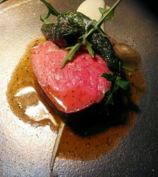 熊本あか牛のサーロイン肉がメインの全9品のランチコースです。