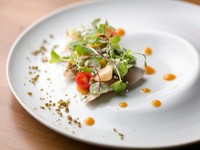 シェフ厳選の素材を贅沢に使用した全11品のプレミアムなランチコースです。