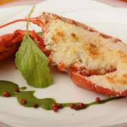 新鮮な活オマール海老を使用。味、食感ともに絶品。プリプリの食感が味わえます。