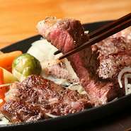5000円コースに含まれる国産牛の鉄板焼きは程よく脂がのり皆様に喜ばれる当店自慢のメニューとなっております。