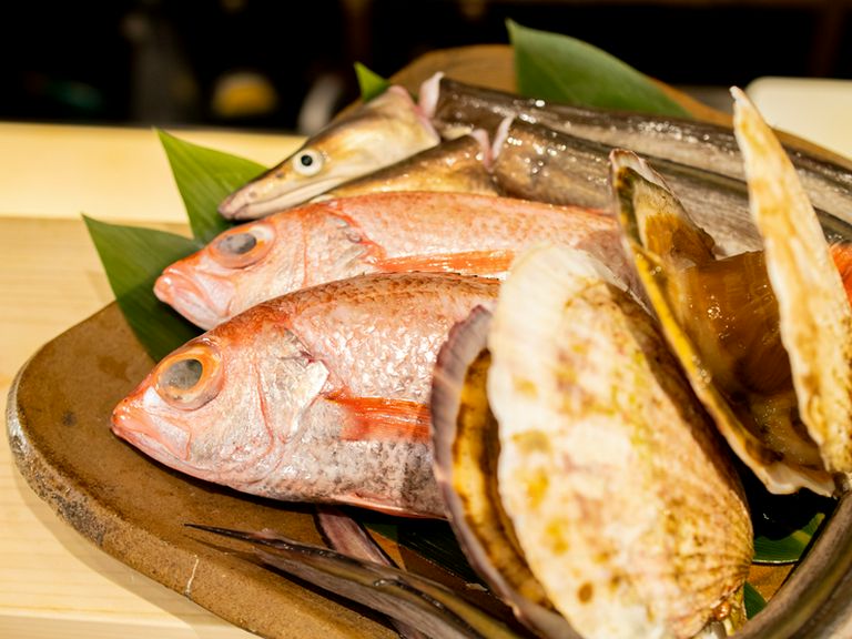 毎日市場から届く天然物。旬の美味しさをお造りや煮魚で堪能！『旬の鮮魚料理』