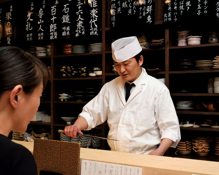 カウンター越しのおもてなし。笑顔でご要望にご対応