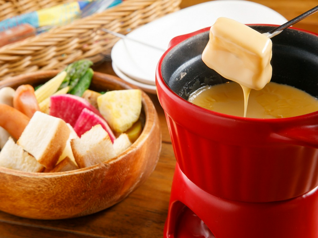 厳選された濃厚チーズが人気『チーズフォンデュ』