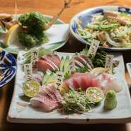 鮮度の高い地元の魚を使った刺身や煮魚、親しみやすさのある沖縄の代表的な郷土料理をリーズナブルな価格で味わえる居酒屋。様々な地域から観光で訪れる利用者からも人気です。