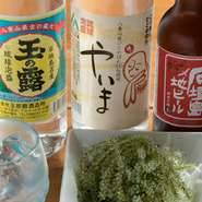 泡盛は常時10種類ほど用意があり、泡盛の古酒も置いてあります。ビールやサワーもありますが、特に泡盛にこだわっており島酒を存分に楽しむことができます。石垣島の地ビールもお勧めです。