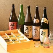 お酒を飲むなら、和食と相性が良く、相乗効果でどちらも美味しくなる日本酒がおすすめ。日本全国から選りすぐりの日本酒が揃えられています。オーナーの好みで純米系が多いのが特徴。