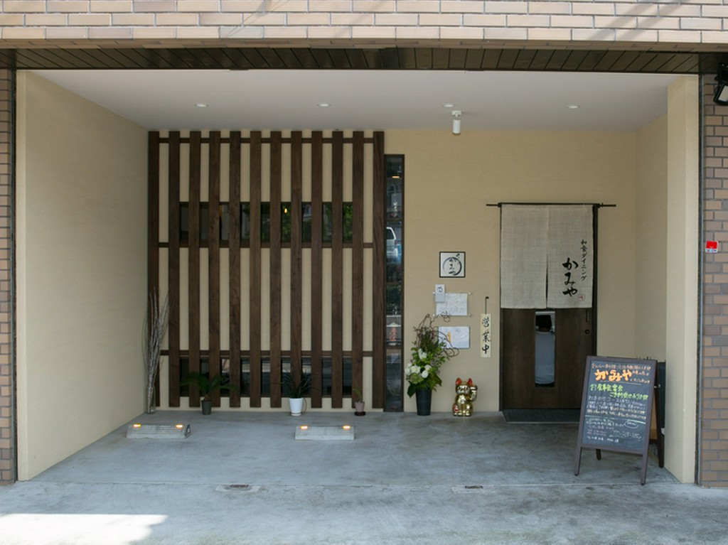 閑静な住宅街に佇む、隠れ家のようなお店