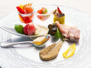 収穫したばかりの野菜でつくる『アンティパスト』