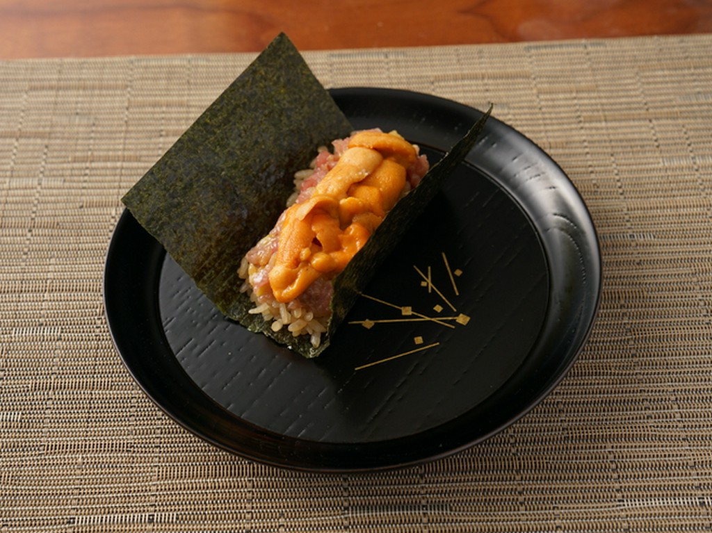 【アテのバザールをお楽しみください】和を中心とした料理を少量多皿でご提供するコースです（約12皿）