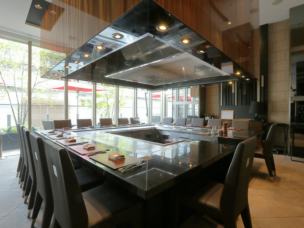 臨場感を目の前で味わうカウンター席や洗練された個室席をご用意