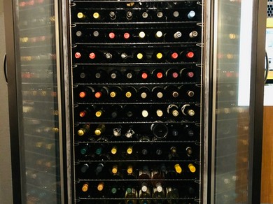 種類豊富なワインとバルメニューのマリアージュが楽しめる