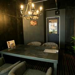 シックなインテリアの個室で、大切な人のもてなしやお祝いを