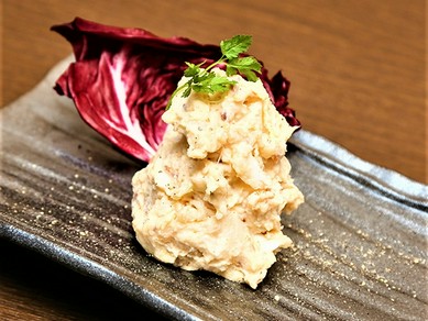 繊細さを味わう『ムール貝の鉄板ワイン蒸し　黒コショウの薫り』