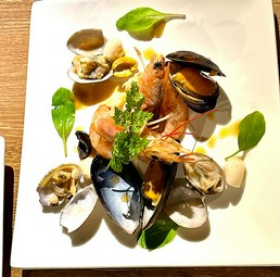 漁師直送の『当店自慢の海鮮カルパッチョ盛り合わせ』