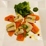 黒コショウ入りのカマンベールチーズとサーモンの相性はバツグン！