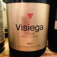 グラス　880円　／　ボトル　3800円