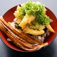 大きなネタやボリュームのある料理の数々は、思わず「見て！」と誰かに言いたくなるようなものばかり。一人でひっそり出かけても、SNSがにぎわうこと間違いナシ。