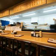 テーブルが大きめなカウンター席もあるので、一人でふらっと立ち寄ってもゆっくり過ごせます。