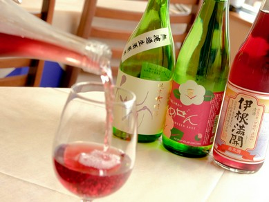 イタリアワインを中心に、定番のフランスワインや日本酒も