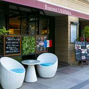 ちょっとしたテラスでティータイムを楽しんで