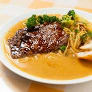 濃厚なソースが決め手の『牛肉とキノコのスパゲティ』