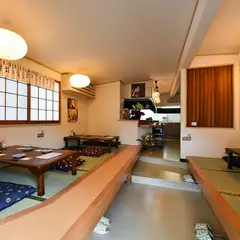 20人以上座れる広々したお座敷席。最大25名までの宴会に対応。