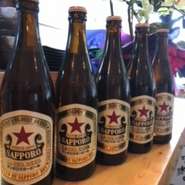 通称「赤星」と呼ばれる、サッポロのラガービール。長年愛され続けている伝統と歴史のあるビールを用意しています。苦味の効いたしっかりした味わいのビールと、おいしい料理で至福のひととき。