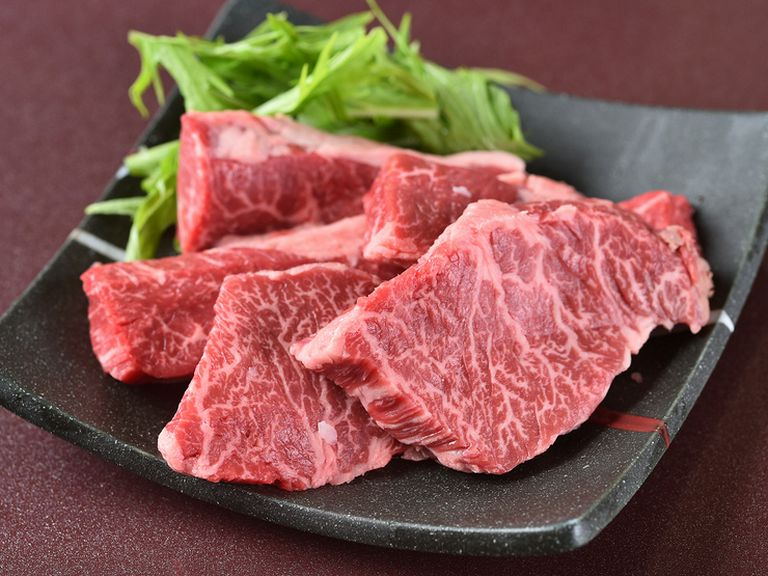 柔らかくて肉の醍醐味が味わえる『厚切り特選ハラミ』