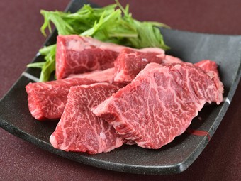 柔らかくて肉の醍醐味が味わえる『厚切り特選ハラミ』