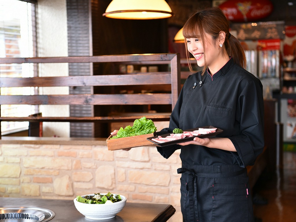 女性スタッフが多い店。女性だけの来店でも安心です