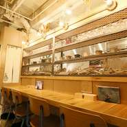 ドリンクやパフェに使用する食器は、札幌市にある雑貨屋【SUU】などでオーナーが厳選したおしゃれなものばかりです。カラフルなパフェを一層華やかに演出。北欧系の明るくポップな食器で、気持ちも明るくなります。
