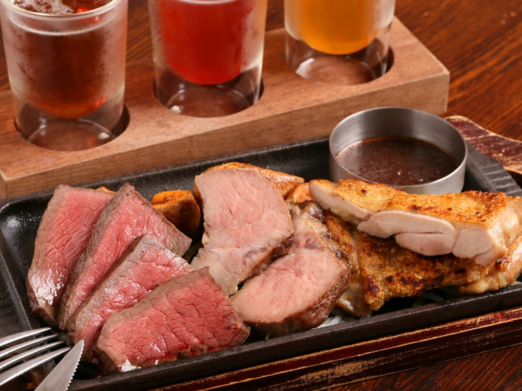 道産のおいしい肉をじっくり焼いた『炭焼き道産3種盛り合わせ』
