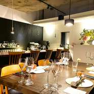 4名テーブル　北海道産木材を多用した温もりある店内で「美味しい寛ぎのひととき」