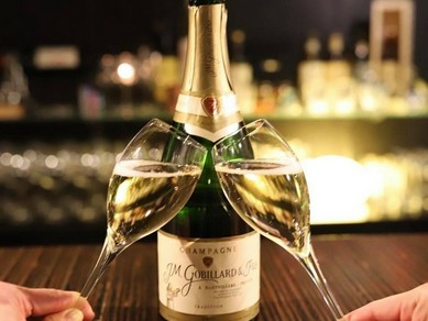 12種ものグラスワインから「その時」に最適の一杯をご提案