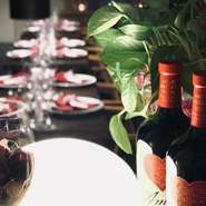 シックでいてやわらかな雰囲気の店内は普段使いはもちろん記念日やデートにも。ホスピタリティあふれるソムリエールが２人の仲をさらに深めてくれます。大切な方との時間を上質な思い出に昇華する寛ぎのひととき