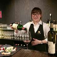 お料理はもちろん「その時」最適のコーディネート。お客さまの喜びが彼女の幸せです