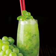 旬の果物をふんだんに使ったフルーツモヒートは雑誌で何度も取り上げで頂いたほど人気です