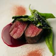 食材に拘ると旬の食材にたどり着きます。銀座有名店で料理長を務めたシェフの和の心をもったイタリアン