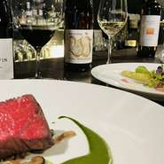 旬と素材を大切に、シェフの和にインスパイアされたイタリアンにソムリエールがぴったりワインをペアリング