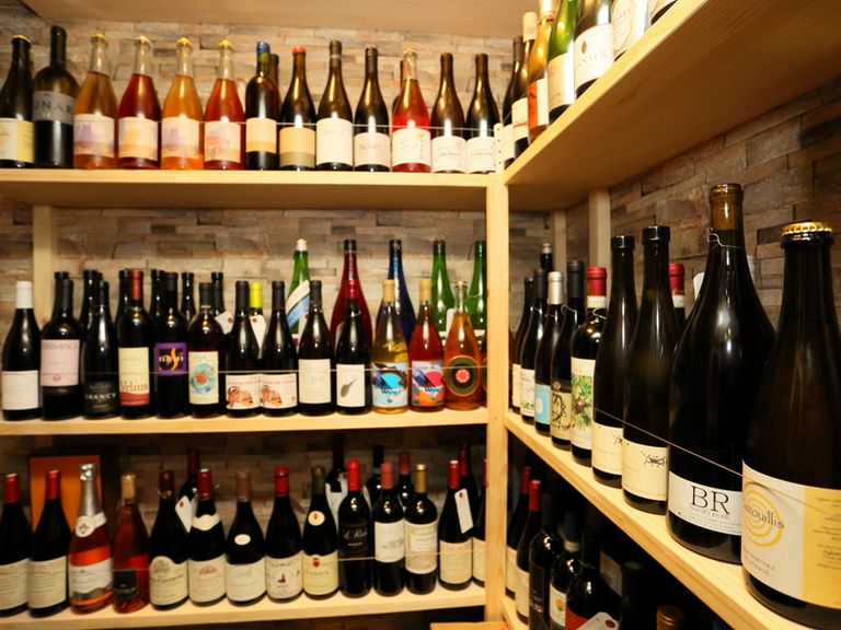 ソムリエなどの資格をもつ料理人が提供するお酒