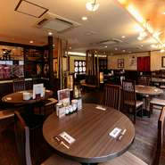 横浜中華街での大勢様の宴会に人気の店。2階は最大180名様まで可能。フカヒレ姿煮、北京ダック、フカヒレ入り点心など12品で彩る『フカヒレ極みコース』1名様4980円など、お得なコースもあります。