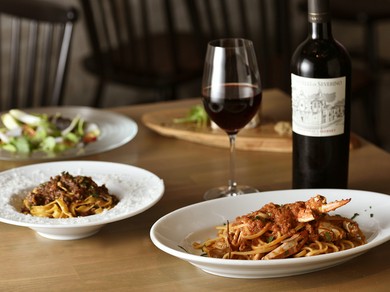 貴重な地葡萄のワインなど、月替わりのグラスワインが10種以上！