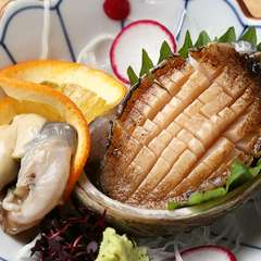 磯の香りが芳醇な『エゾアワビのお造り』