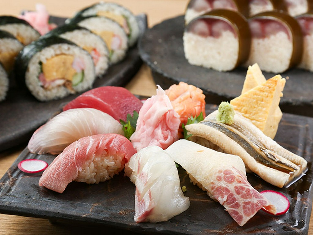 赤酢のシャリで新鮮なネタが引き立つ寿司はどれも絶品