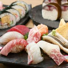 赤酢のシャリで新鮮なネタが引き立つ寿司はどれも絶品