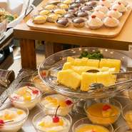 美味しい料理を一杯食べたい！　という乙女たちの願いを叶えてくれるのが、『オーダーバイキング』。30種類以上の料理から選べ、フリードリンクも付いていて女子会にぴったりです。